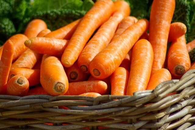 carrots-basket-vegetables-market-37641